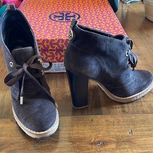 TORY BURCH Brown Suede Tie Ankle Boot 6.5